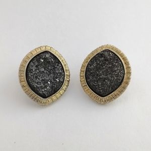 Vintage black druzy stone and gold tone textured frame stud post earrings.